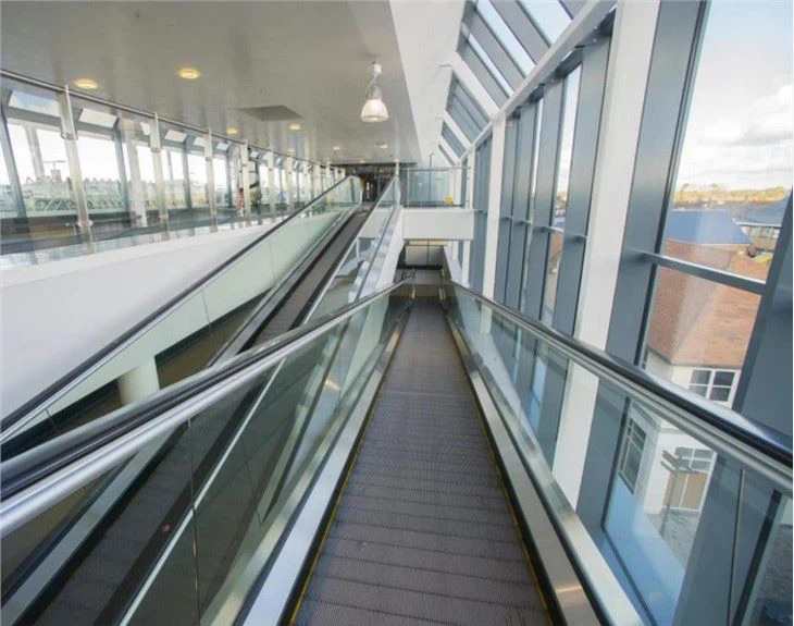 The Inclined Moving Walk For Shopping Mall